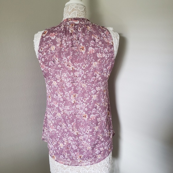 Floral Sleeveless Blouse - Picture 2 of 5